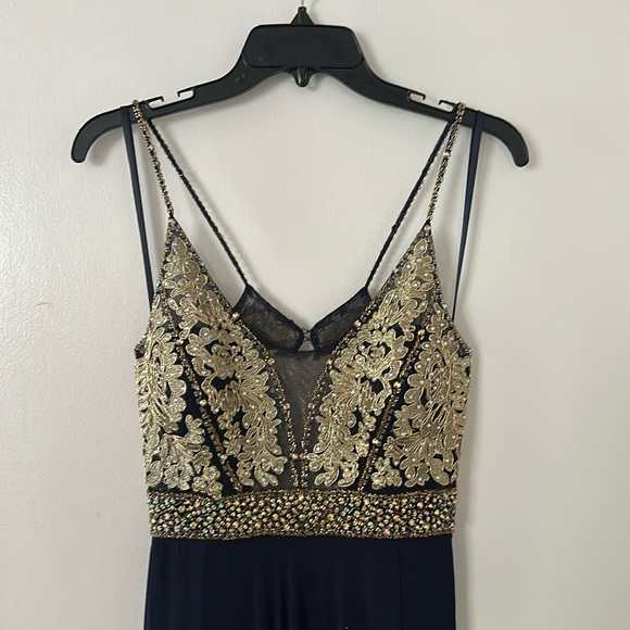 Beautiful navy and gold gown - Picture 1 of 6
